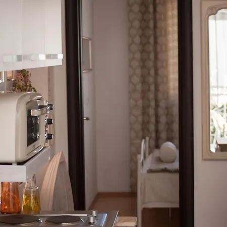 Apartment Cozy With Garden Kastela