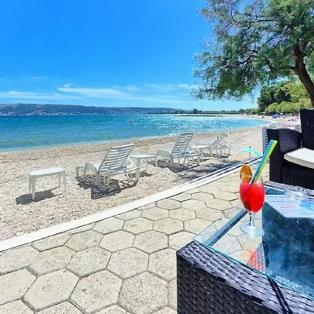 Cozy With Garden Apartment Kastela