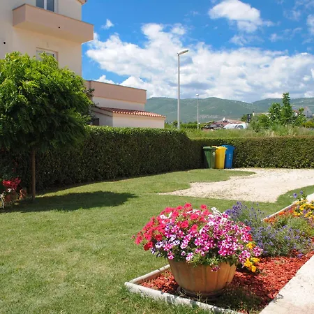 Cozy With Garden *