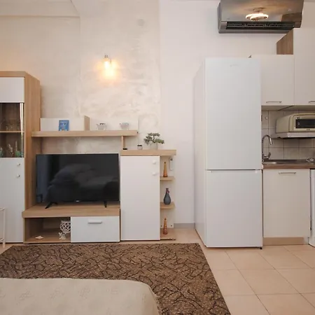 Cozy With Garden Apartment *