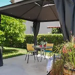 Apartmán Cozy With Garden Kaštela