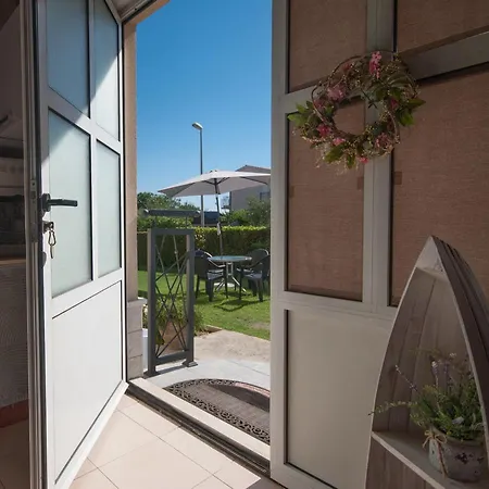 Apartman Cozy With Garden Kaštela