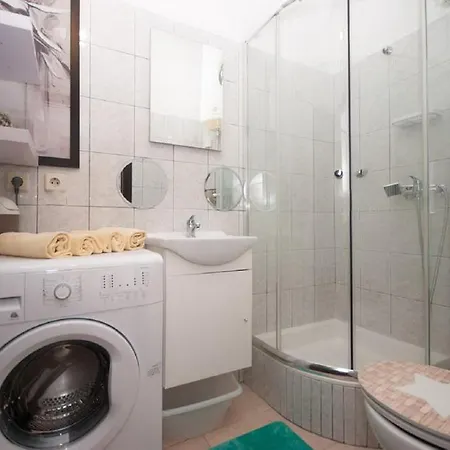 Apartman Cozy With Garden