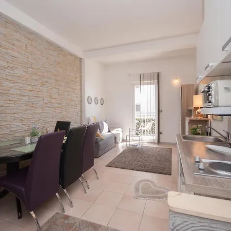 Apartman Cozy With Garden *