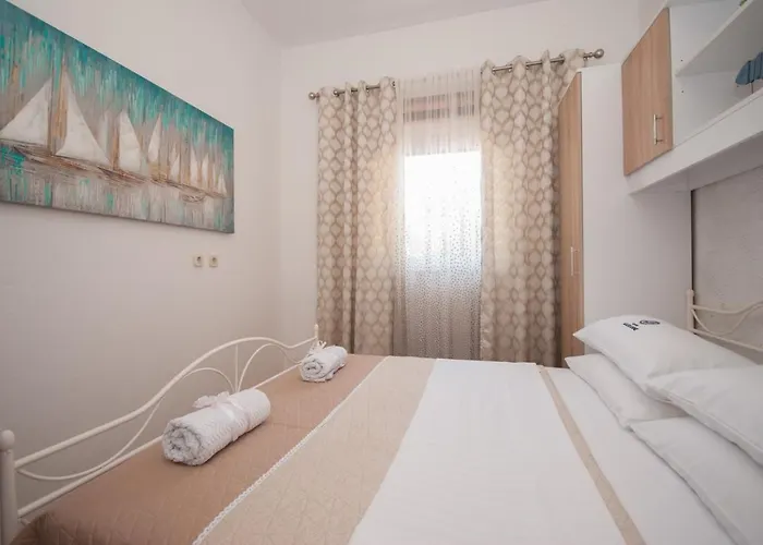 Cozy With Garden Apartamento *