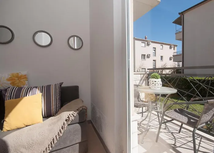 Cozy With Garden Kaštela