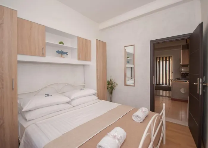 Cozy With Garden Apartamento Kaštela