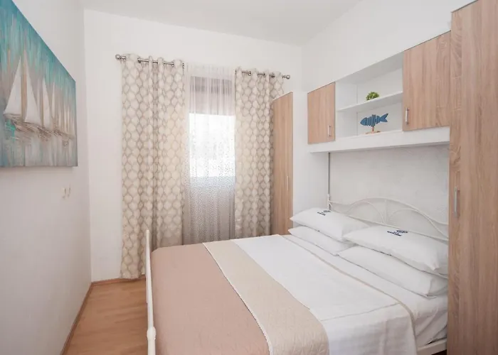 Apartamento Cozy With Garden Kaštela