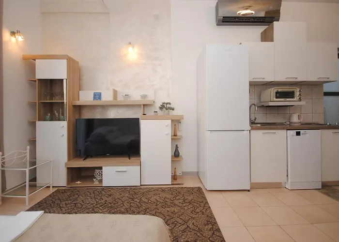 Cozy With Garden Apartamento *